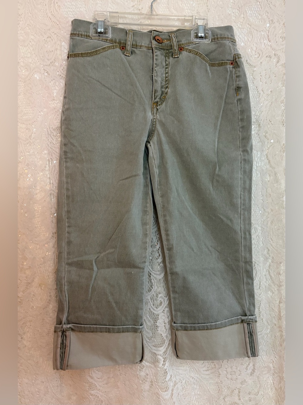Jeanstar Pre-loved Women's Straight Leg Cuffed Jeans in Sage Green Size 6P